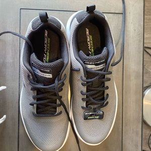 New Mens sketchers black white grey size 9.5